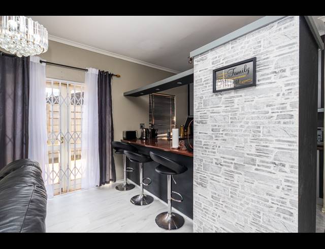 4 BEDROOM HOUSE SOLD IN BLOUBERG SANDS